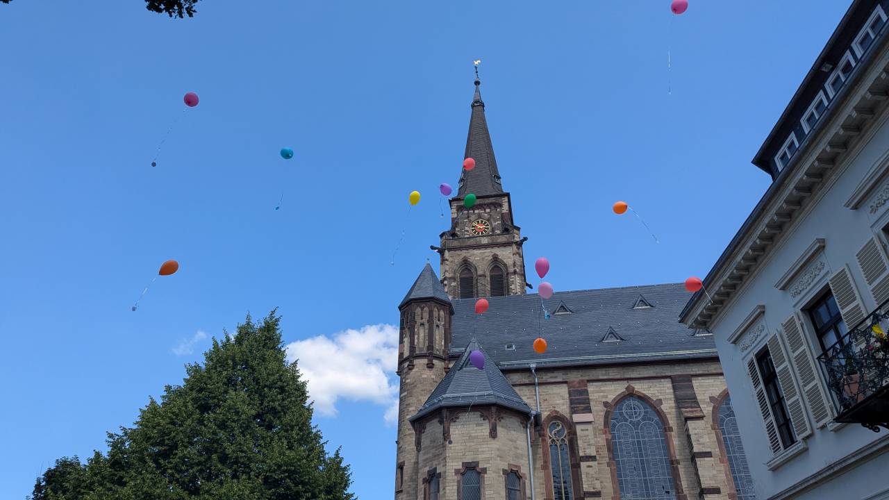 „Verändern, um Leben zu retten“ – Caritas setzt Zeichen zum Internationalen Gedenktag für verstorbene Drogengebrauchende