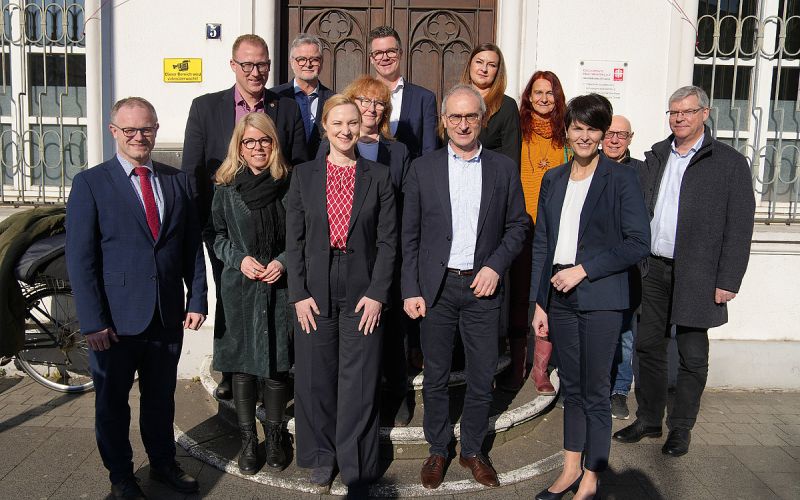 Wohnungslosen Menschen auf die Beine helfen: Land fördert „Housing First“ in Neuwied